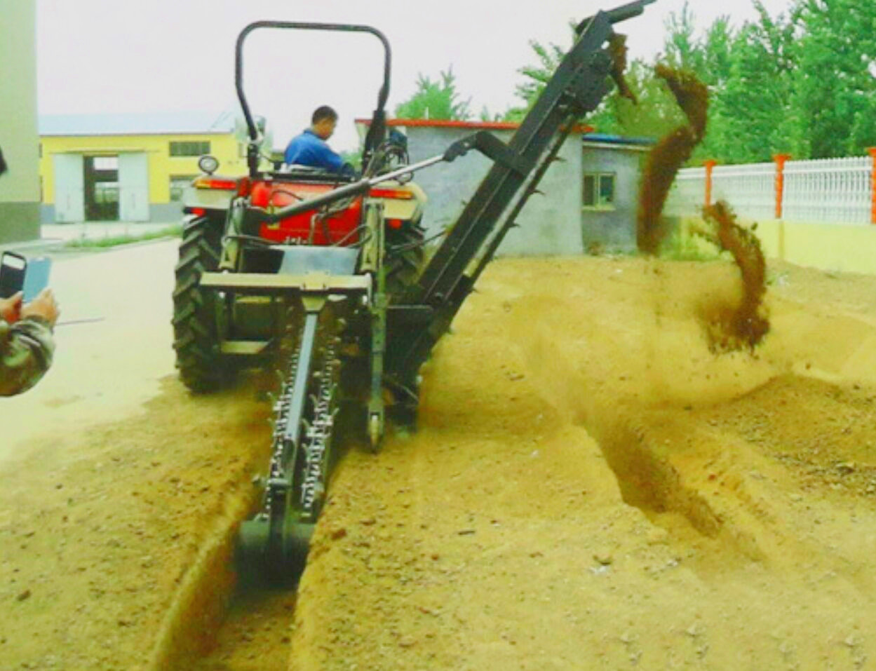 TR120 Trencher